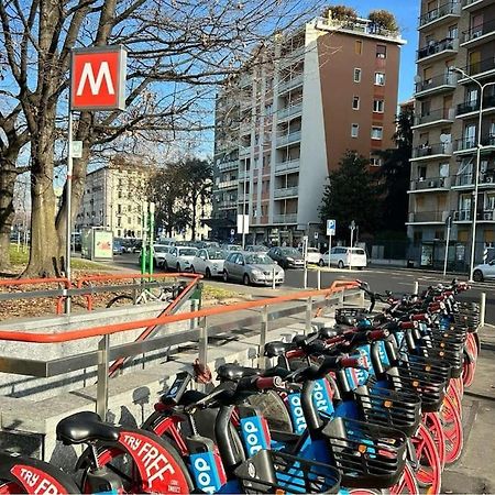 Апартаменти Primaticcio Metro E Aria Condizionata Мілан Екстер'єр фото